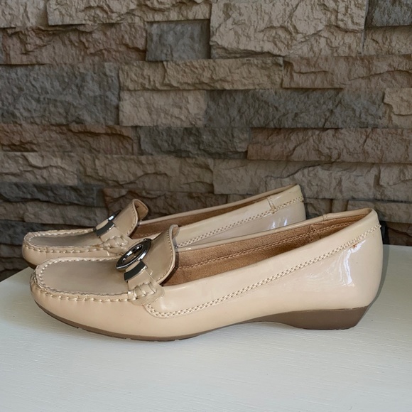 Women's Naturalizer Beige Loafers - Picture 2 of 2